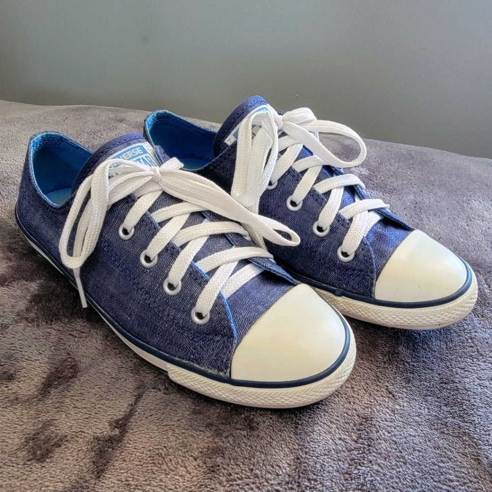 Converse sneaker